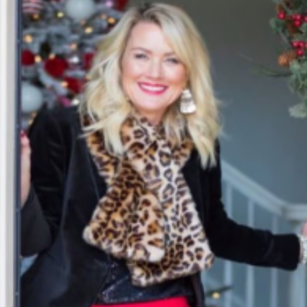 CAbi NWT $69 Brown Leopard Bundle Up One Size Wrap scarf - Picture 5 of 14